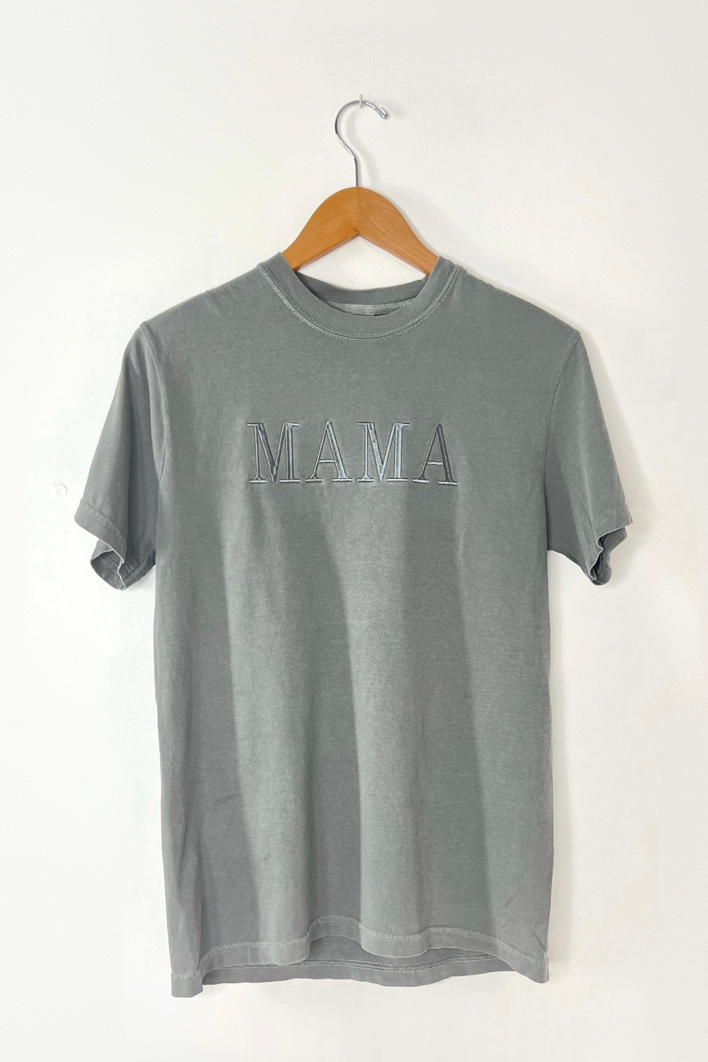 トップス maa Mama Monochromatic Embroidered Tee - Grey | Blue Finery